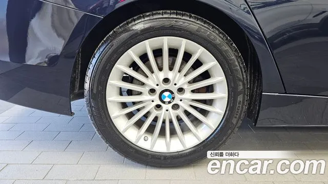 BMW 3-Series 2016 thumb 5