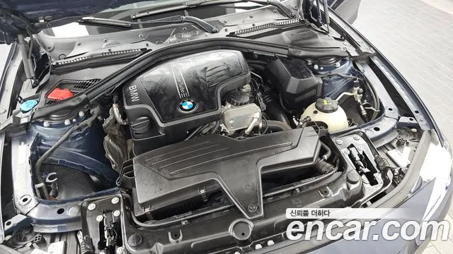 BMW 3-Series 2016 thumb 6