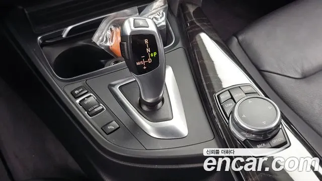 BMW 3-Series 2016 thumb 9