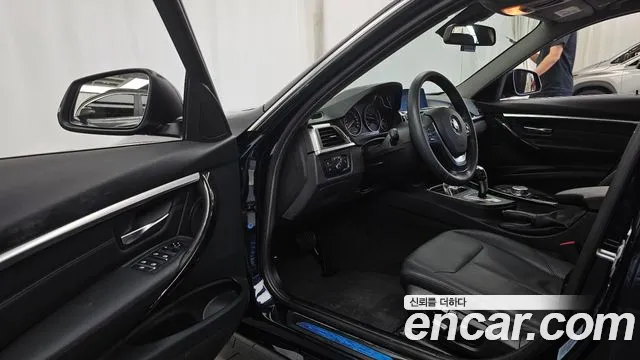 BMW 3-Series 2016 thumb 10