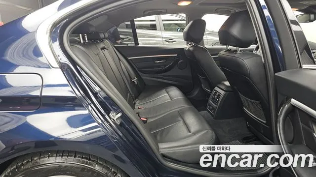 BMW 3-Series 2016 thumb 12