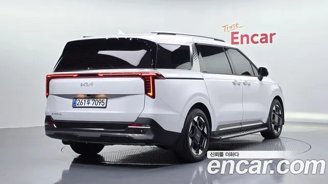 Kia Carnival 2023 thumb 2