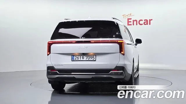 Kia Carnival 2023 thumb 4