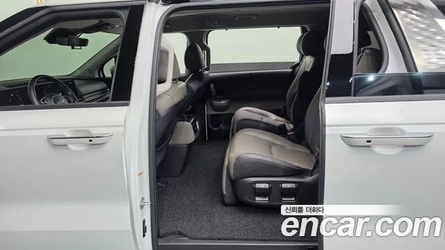 Kia Carnival 2023 thumb 11