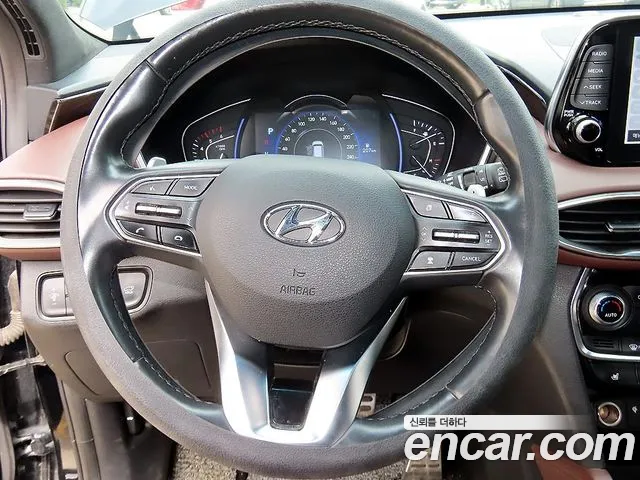 Hyundai Santa Fe 2018 thumb 8