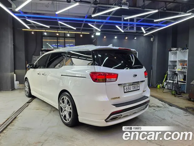 Kia Carnival 2015 thumb 6