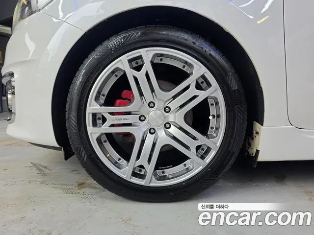 Kia Carnival 2015 thumb 7