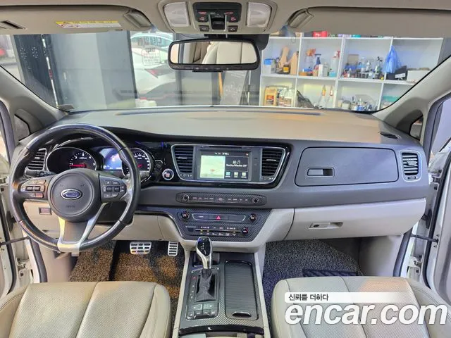 Kia Carnival 2015 thumb 9