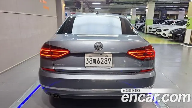 Volkswagen Passat (North America and China) 2018 thumb 4
