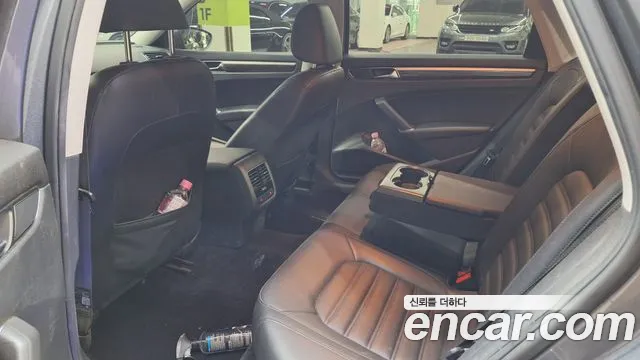 Volkswagen Passat (North America and China) 2018 thumb 6