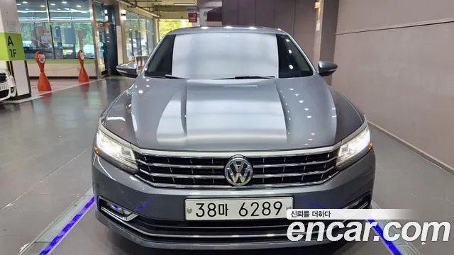 Volkswagen Passat (North America and China) 2018 thumb 11