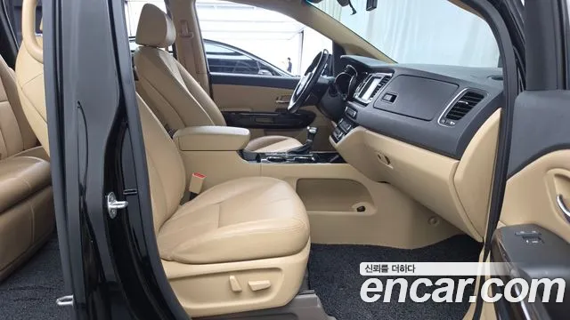 Kia Carnival 2018 thumb 10