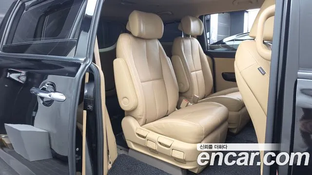 Kia Carnival 2018 thumb 11