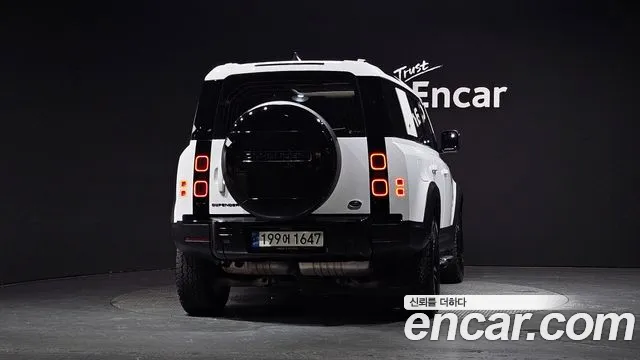 Land Rover Defender 2021 thumb 4