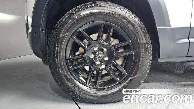 Land Rover Defender 2021 thumb 5