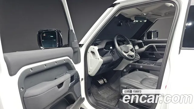Land Rover Defender 2021 thumb 10