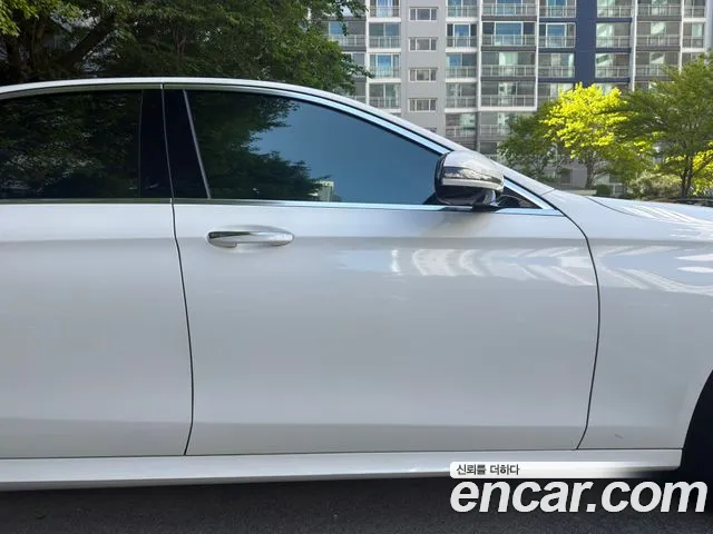 Mercedes-Benz E-Класс 2022 thumb 2