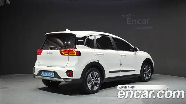 Kia Niro 2023 thumb 2