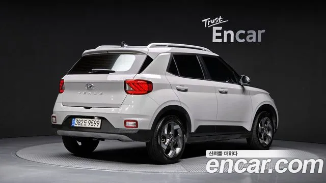 Hyundai Venue 2021 thumb 2