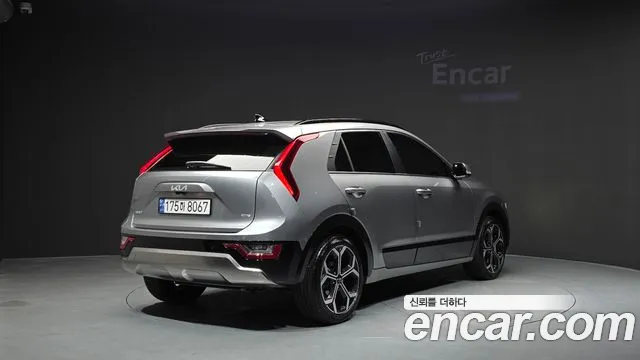 Kia Niro 2023 thumb 2