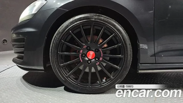 Volkswagen Golf Sportsvan 2014 thumb 5