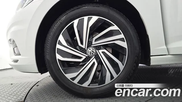 Volkswagen Jetta 2021 thumb 5