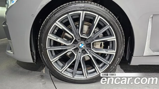 BMW 7-Series 2022 thumb 5