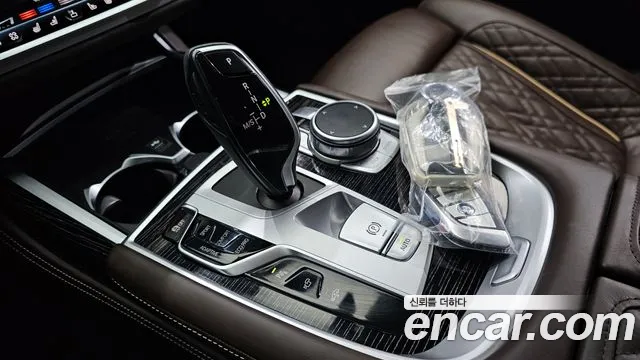 BMW 7-Series 2022 thumb 9