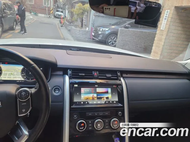Land Rover Discovery 2018 thumb 10