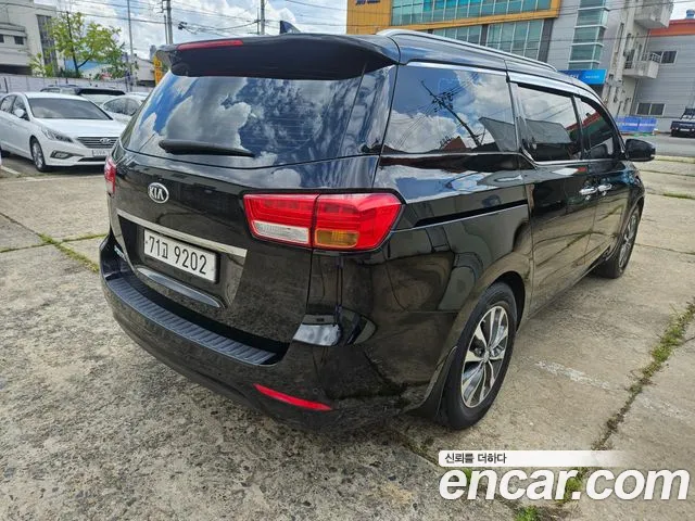 Kia Carnival 2017 thumb 3