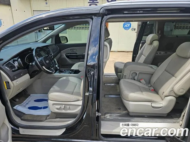 Kia Carnival 2017 thumb 7