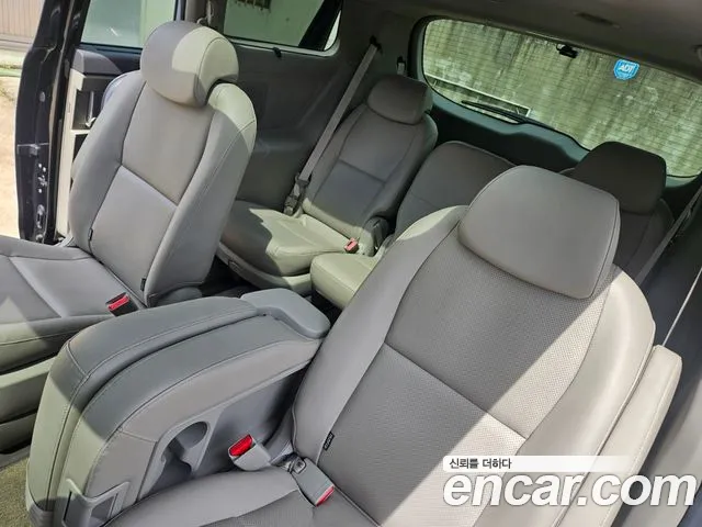 Kia Carnival 2017 thumb 8