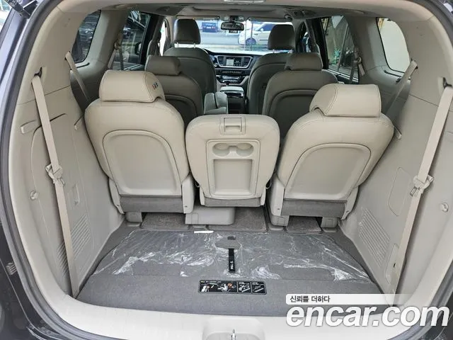 Kia Carnival 2017 thumb 9