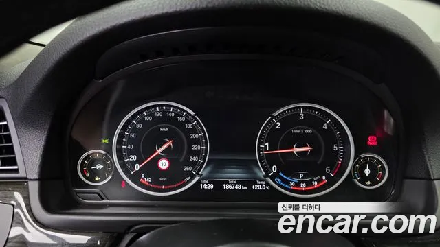 BMW 5-Series 2013 thumb 8
