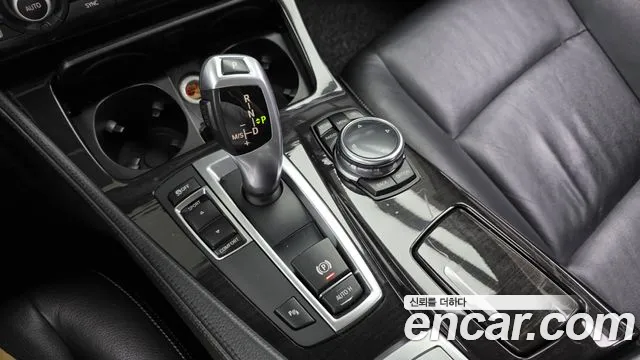 BMW 5-Series 2013 thumb 9