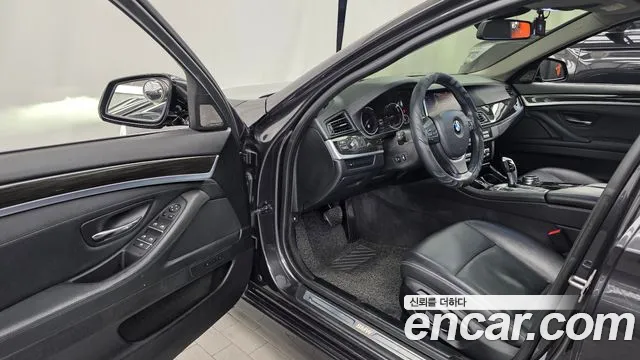 BMW 5-Series 2013 thumb 10