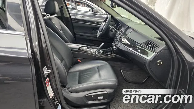 BMW 5-Series 2013 thumb 11