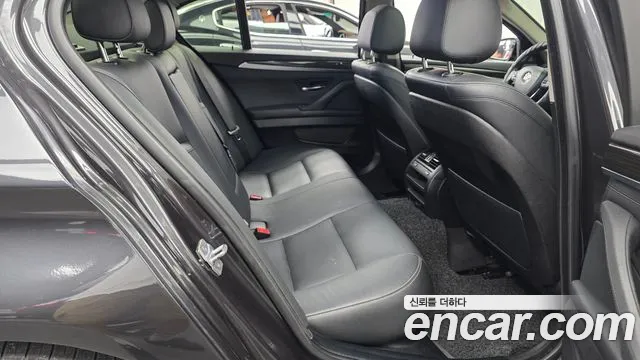 BMW 5-Series 2013 thumb 12