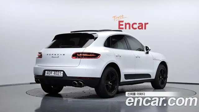 Porsche Macan 2017 thumb 2
