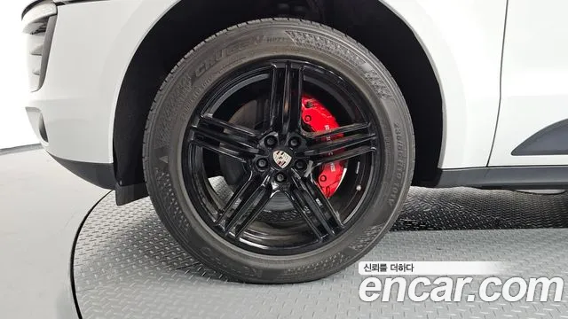 Porsche Macan 2017 thumb 5