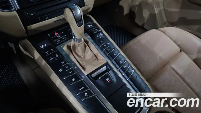 Porsche Macan 2017 thumb 9
