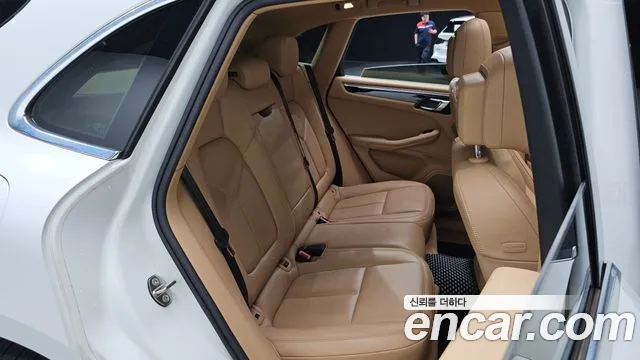 Porsche Macan 2017 thumb 11