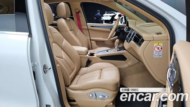 Porsche Macan 2017 thumb 12