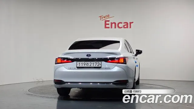 Lexus ES 2020 thumb 4