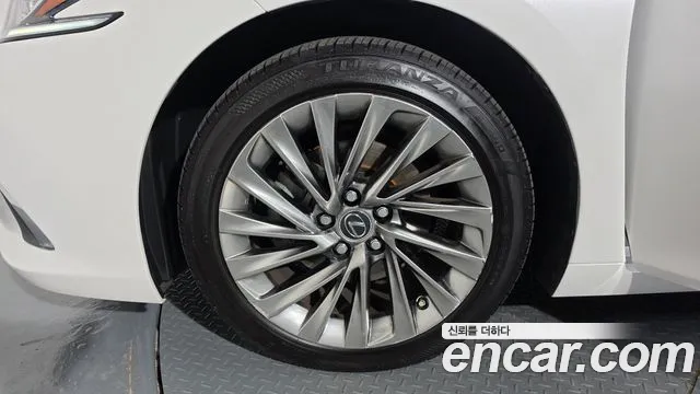 Lexus ES 2020 thumb 5