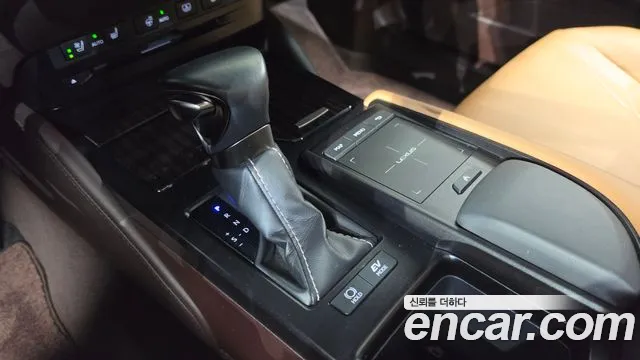 Lexus ES 2020 thumb 9