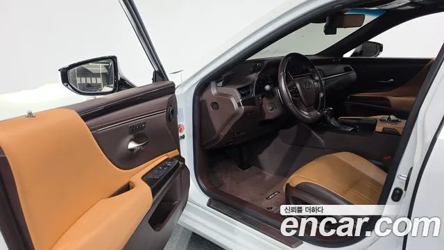 Lexus ES 2020 thumb 10