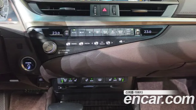 Lexus ES 2020 thumb 12