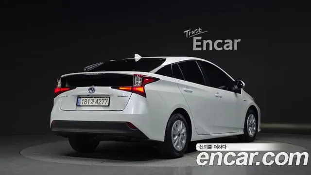 Toyota Prius 2022 thumb 2