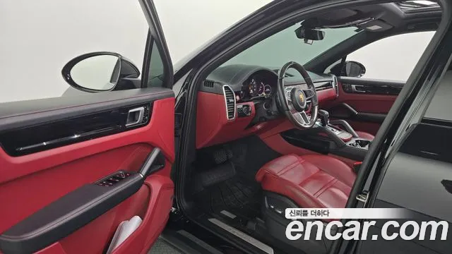Porsche Cayenne 2021 thumb 10